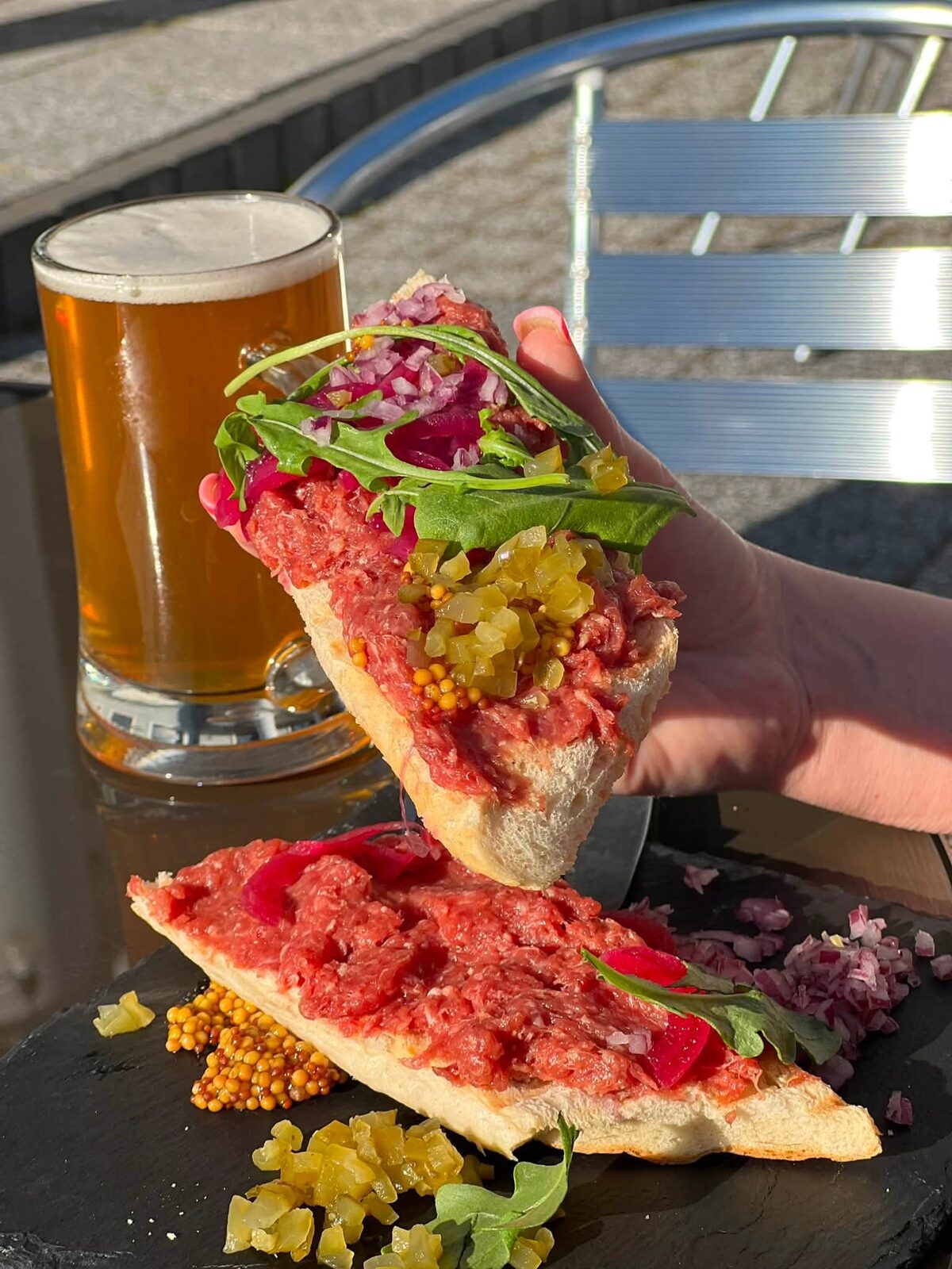 Pizza chlebowa i świeże piwo z Browaru Turek